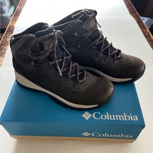 Women's Newton Ridge™ Plus Waterproof Hiking Boots. Dark brown. Women’s size 9